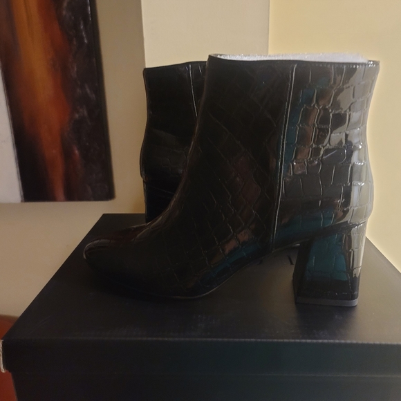 Eloquii Patent leather crocodile booties - Picture 2 of 5